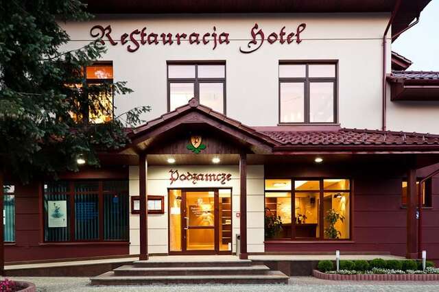 Отель Hotel Podzamcze Добчице-9